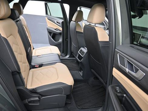 Used 2026 Volkswagen Atlas Cross Sport SE image 16