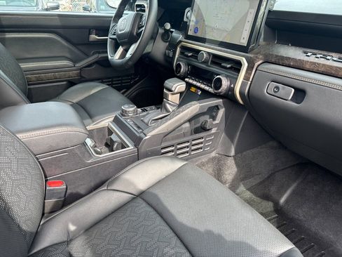 Used 2024 Toyota Tacoma Limited w/ Limited Package (LT) image 16