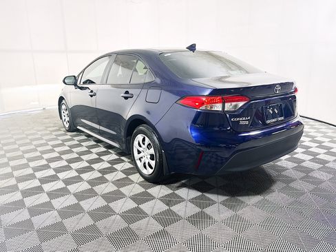 Used 2025 Toyota Corolla LE FWD image 5