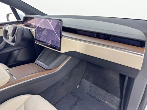 Used 2023 Tesla Model X Standard Range image 14