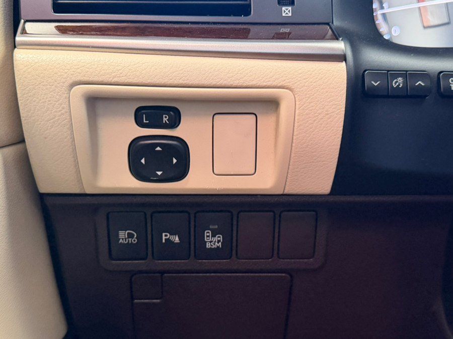 Used 2016 Lexus ES 350 w/ Luxury Package w/Wood Trim FWD image 35
