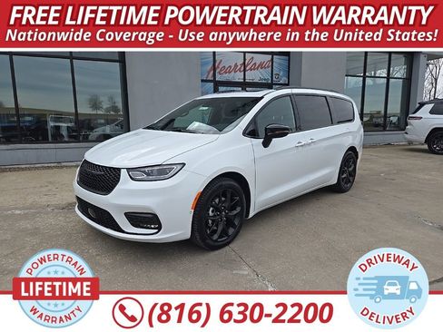 New 2026 Chrysler Pacifica Select w/ S Appearance Package image 1