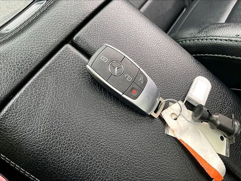 Used 2024 Mercedes-Benz GLS 450 4MATIC image 14