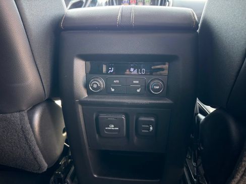 Used 2019 Chevrolet Traverse Premier AWD/4WD image 9