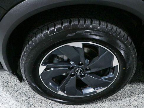 Used 2024 Nissan Rogue SV AWD/4WD image 11