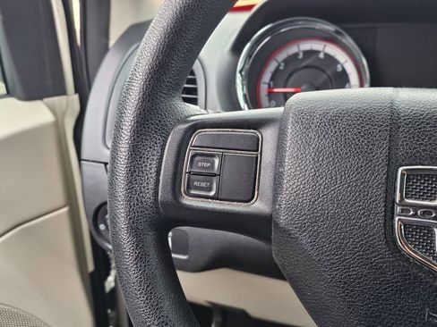Used 2012 Dodge Grand Caravan SE FWD image 29