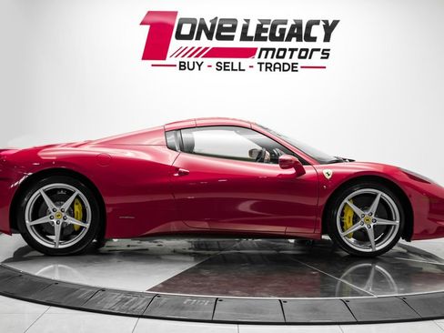 Used 2014 Ferrari 458 Spider RWD image 9