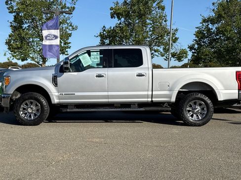 Used 2017 Ford F250 XLT w/ XLT Premium Package AWD/4WD image 7
