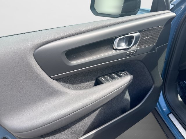 Certified 2023 Volvo C40 P8 Recharge Ultimate AWD/4WD image 18