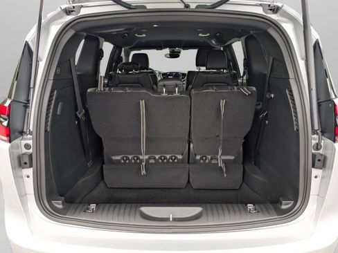 New 2026 Chrysler Pacifica Select image 44