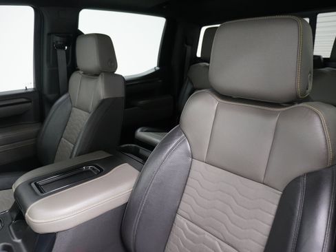 Used 2022 Chevrolet Silverado 1500 ZR2 w/ Technology Package image 10