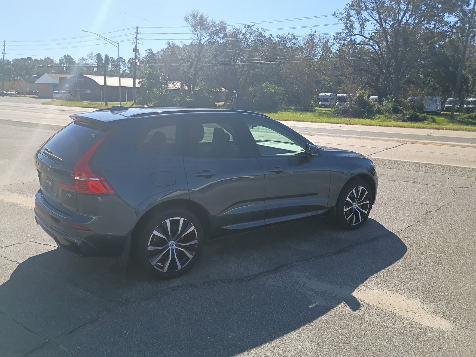 Used 2024 Volvo XC60 B5 Plus w/ Protection Package Premier AWD/4WD image 5