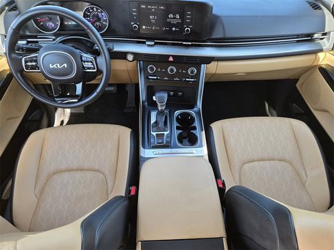 Certified 2024 Kia Carnival LX image 5