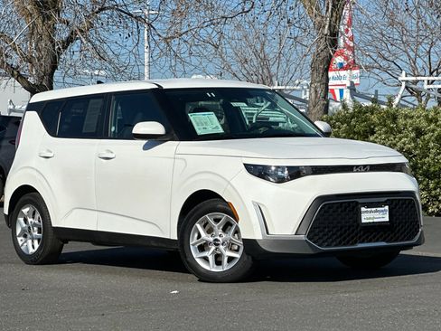 Used 2024 Kia Soul LX w/ Option Group 015 image 2