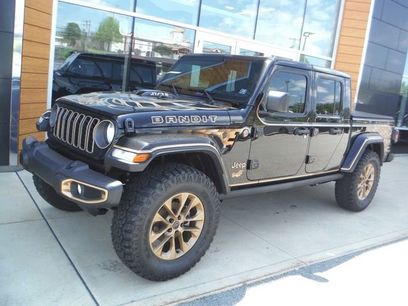 Used 2025 Jeep Gladiator Sport