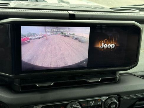 Used 2024 Jeep Wrangler Unlimited Sahara AWD/4WD image 22