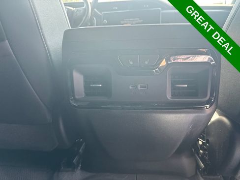 Used 2024 GMC Sierra 2500 AT4 w/ AT4 Preferred Package AWD/4WD image 17