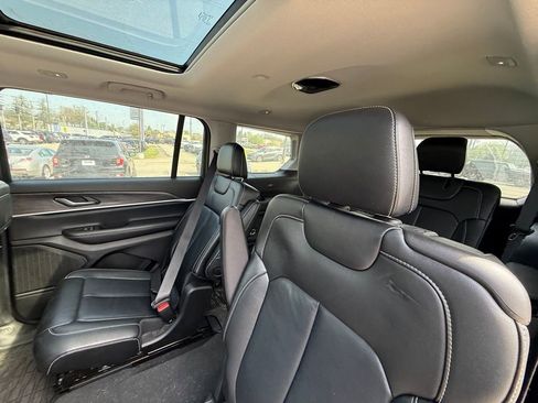 Used 2023 Jeep Grand Cherokee L Limited w/ Black Appearance Package image 25