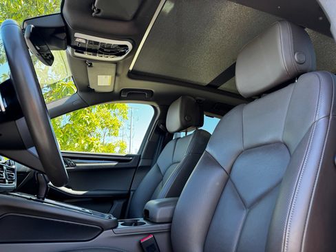 Certified 2024 Porsche Macan AWD/4WD image 5