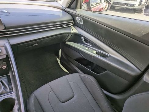 Used 2024 Hyundai Elantra SE FWD image 16