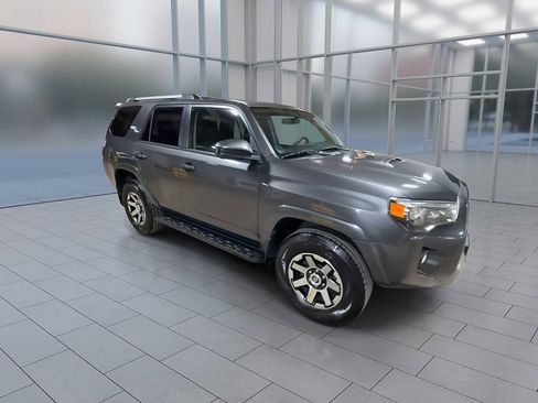 Used 2017 Toyota 4Runner TRD Off-Road image 2
