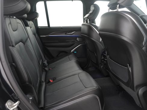 Used 2023 Jeep Grand Cherokee Overland w/ Luxury Tech Group IV image 14