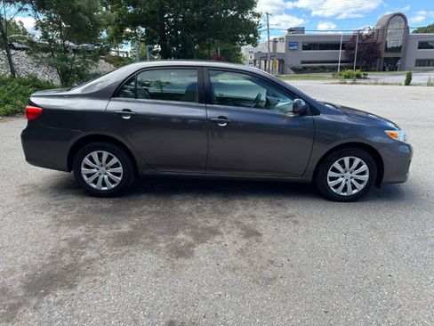 Used 2013 Toyota Corolla LE FWD image 4