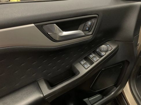 Used 2020 Ford Escape SE Sport image 29