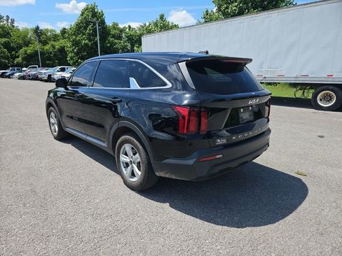 Used 2022 Kia Sorento LX FWD image 5