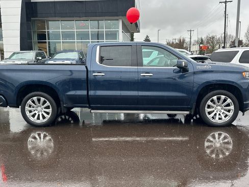 Used 2020 Chevrolet Silverado 1500 High Country w/ Technology Package image 3