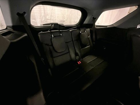 Used 2023 Ford Explorer XLT w/ Equipment Group 202A AWD/4WD image 27