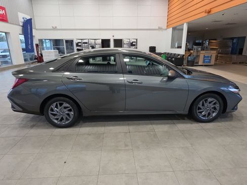 Used 2024 Hyundai Elantra SEL FWD image 6