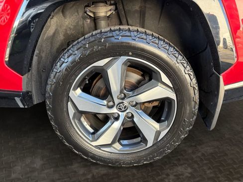 Used 2021 Toyota RAV4 SE w/ Weather & Moonroof Package AWD/4WD image 39