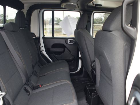 Used 2025 Jeep Gladiator Sport image 20