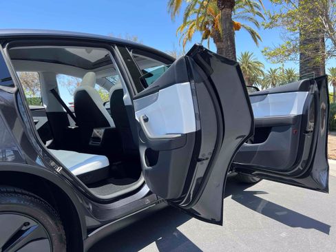 Used 2026 Tesla Model Y Long Range AWD/4WD image 54