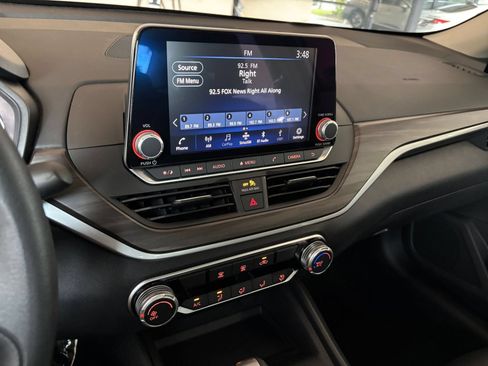 Used 2025 Nissan Altima 2.5 SV FWD image 17