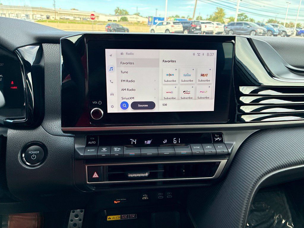 Used 2025 Toyota Camry SE FWD image 28