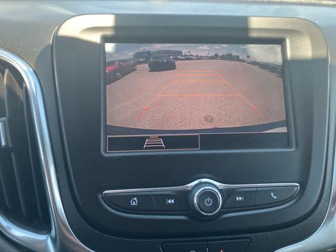 Used 2022 Chevrolet Equinox LS w/ LS Convenience Package FWD image 21
