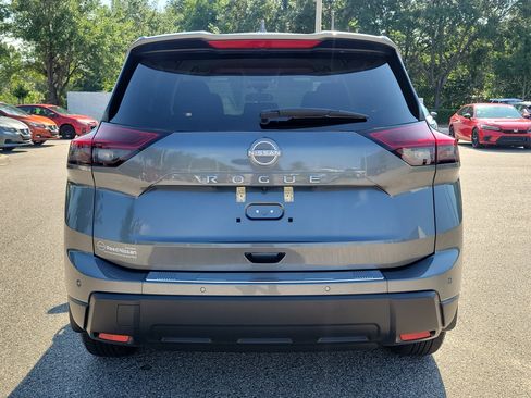 Certified 2025 Nissan Rogue SV FWD image 6