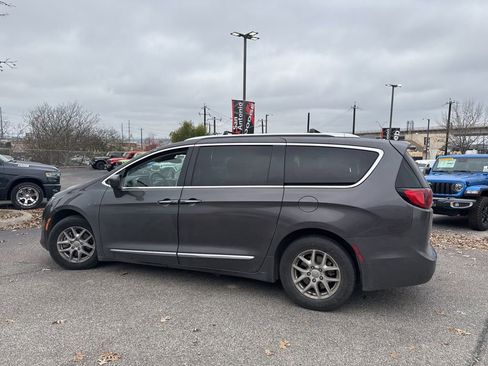 Used 2020 Chrysler Pacifica Touring-L image 12