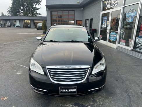 Used 2011 Chrysler 200 Limited image 2