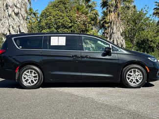 Used 2023 Chrysler Pacifica Touring-L video 2