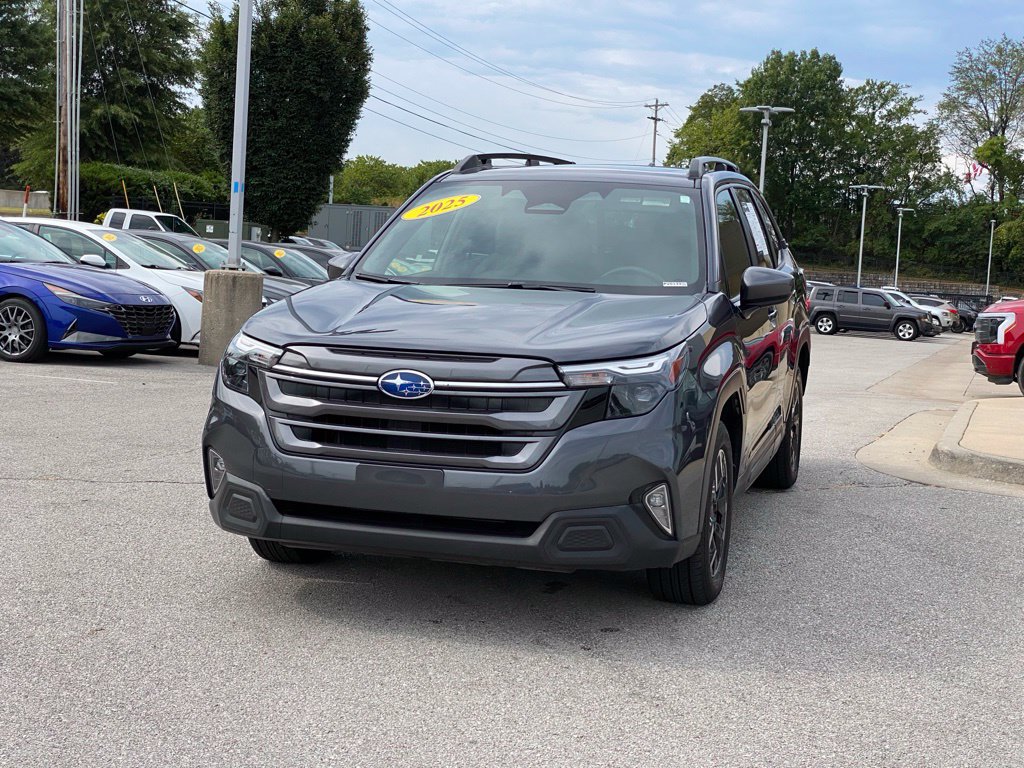 Used 2025 Subaru Forester Premium AWD/4WD image 3