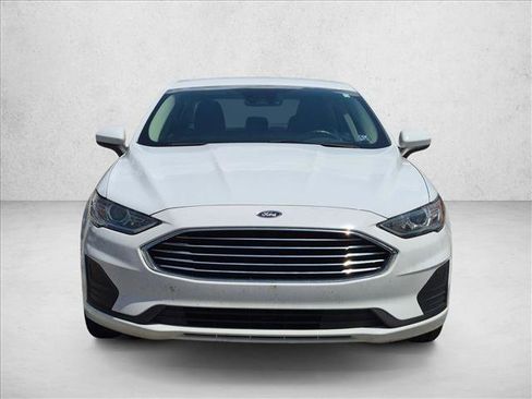 Used 2019 Ford Fusion SE FWD image 2