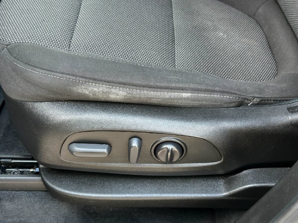 Used 2022 Chevrolet Traverse LT FWD image 15