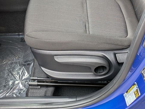 Used 2025 Hyundai Venue SE image 12