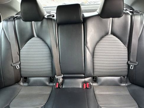 Used 2022 Toyota Camry SE image 38