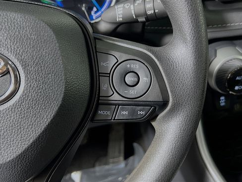 Used 2025 Toyota RAV4 XLE image 20