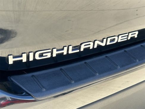 Certified 2024 Toyota Highlander LE image 10