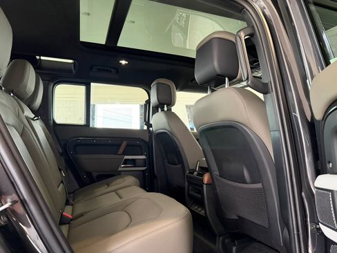 Used 2024 Land Rover Defender 110 X-Dynamic SE image 24